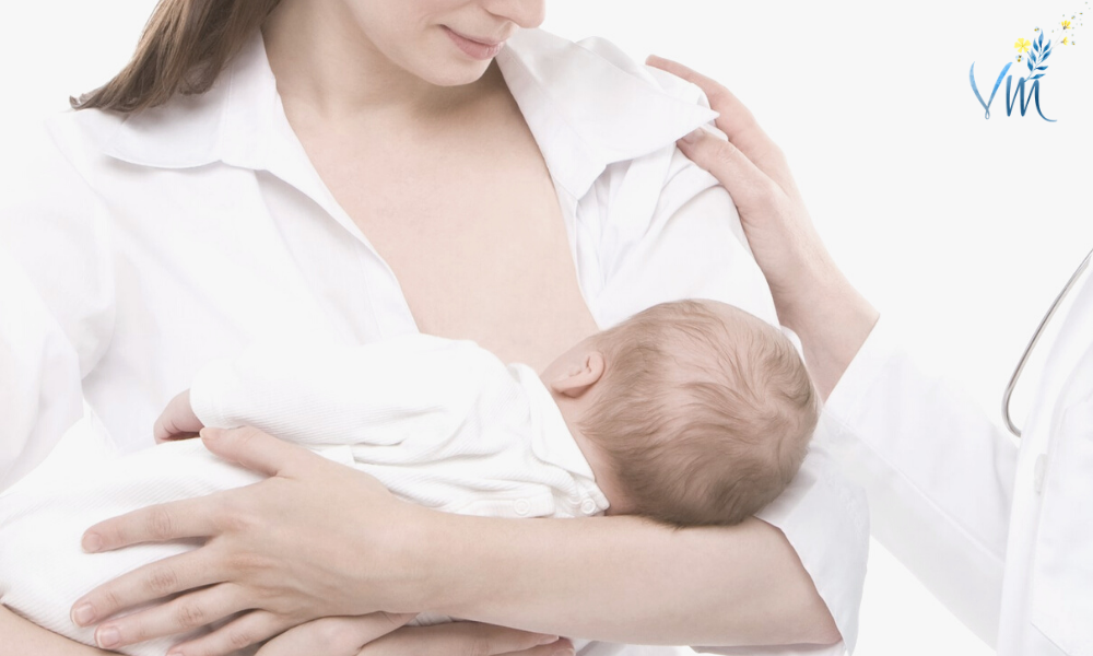 la consultante en lactation IBCLC accompagne la maman tout au long de son allaitement